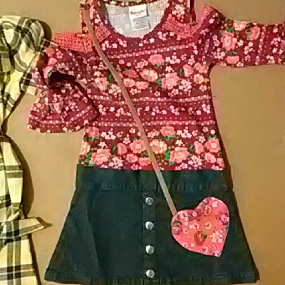 Dresses - Picture 3 of 7